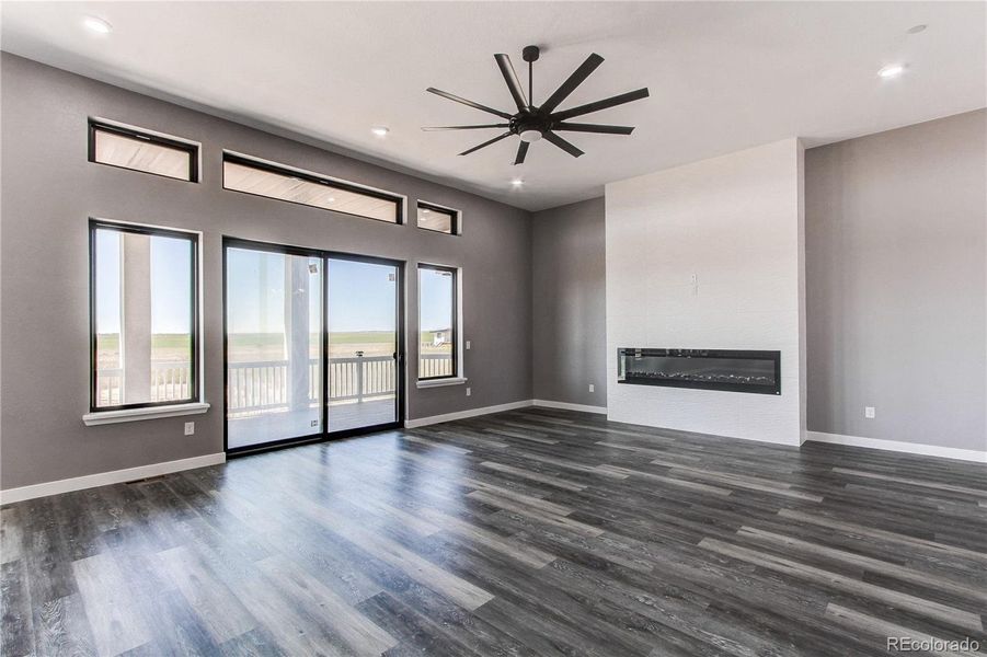 Spacious, unfurnished interior of a new home in , Strasburg (Image 19).