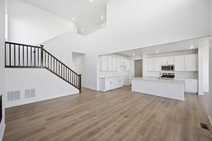 Spacious, unfurnished interior of a new home in Trailstone, Arvada (Image 13).