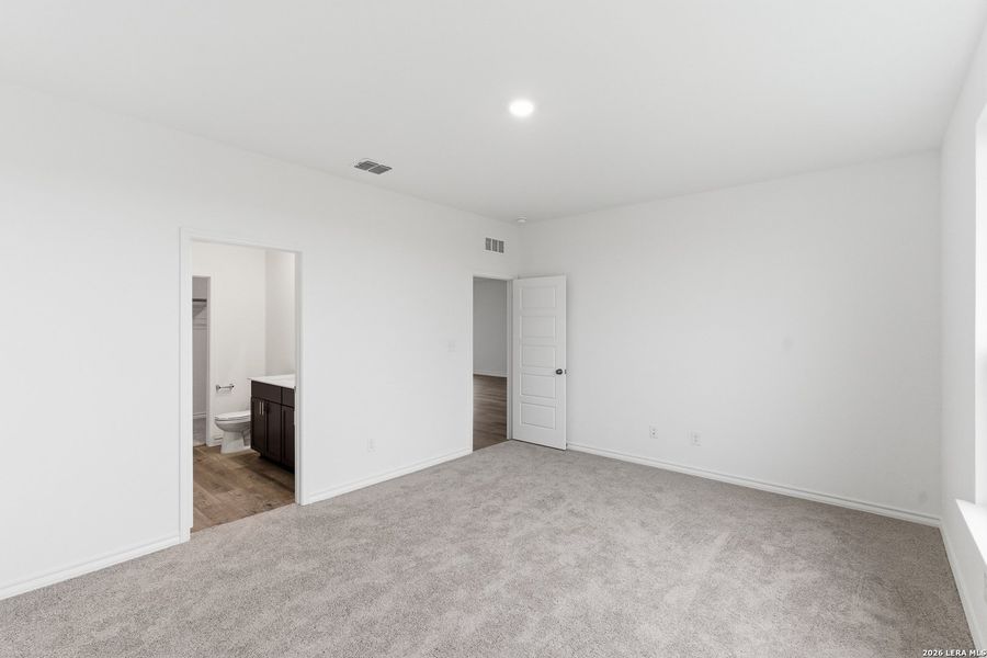 Spacious, unfurnished interior of a new home in The Overlook at Creekside, New Braunfels (Image 23).