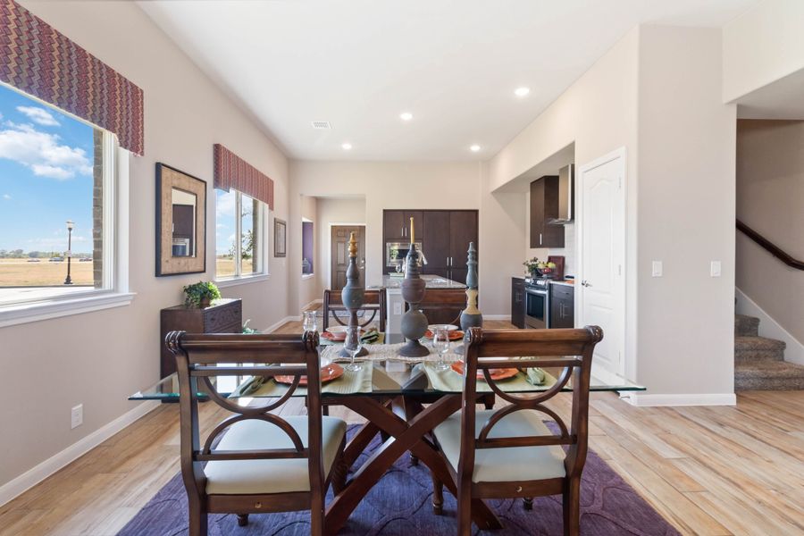 Breakfast Nook. 4br New Home in Alvarado, TX