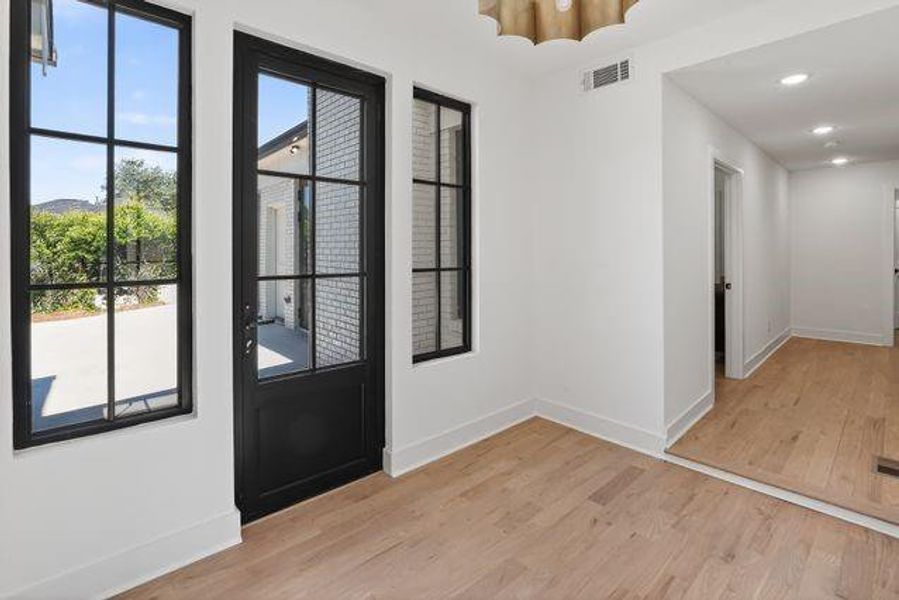 Spacious, unfurnished interior of a new home in , Roswell (Image 26).