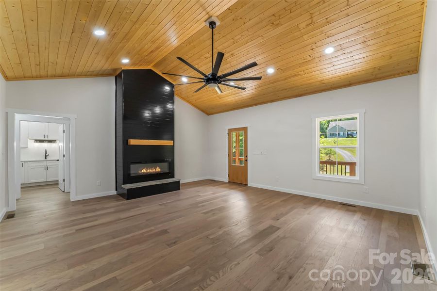Spacious, unfurnished interior of a new home in , Marion (Image 32).