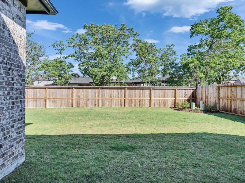 Exterior details and patio area of a home in Tompkins Reserve, Katy (Image 25).