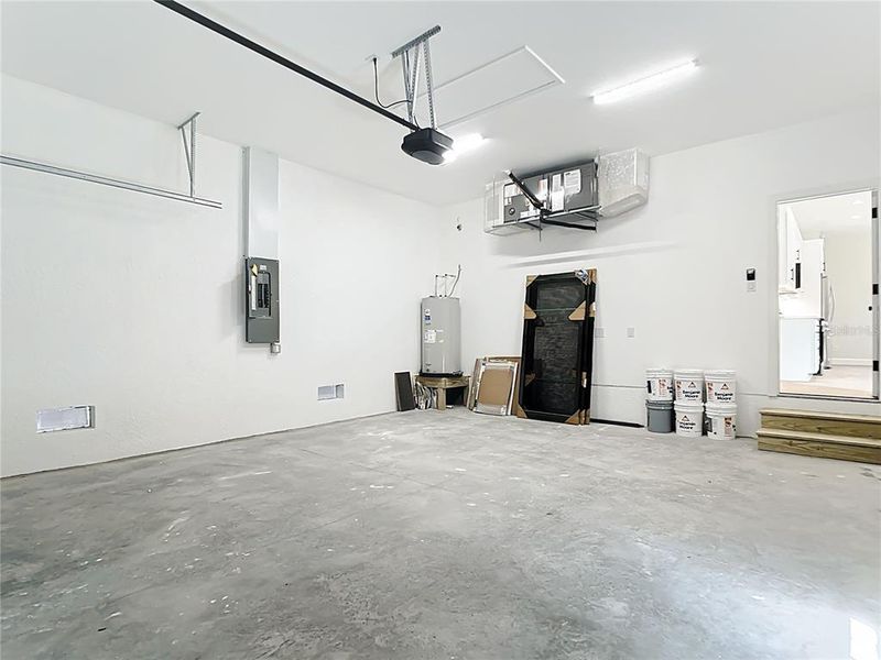 Spacious, unfurnished interior of a new home in , Englewood (Image 29).