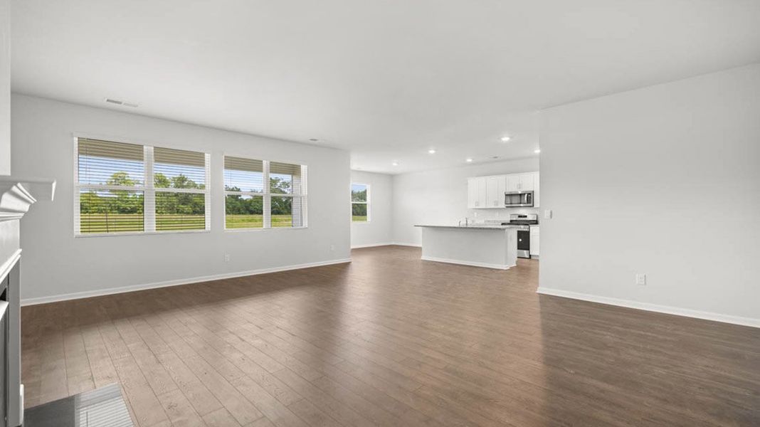 Spacious, unfurnished interior of a new home in Chukker Creek Landing, Aiken (Image 21).