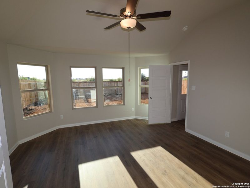 Spacious, unfurnished interior of a new home in Agave, San Antonio (Image 20).