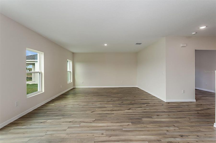 Spacious, unfurnished interior of a new home in Scenic Terrace, Haines City (Image 43).