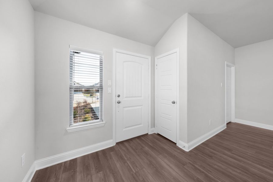 Spacious, unfurnished interior of a new home in Stonecreek, Sulphur Springs (Image 21).