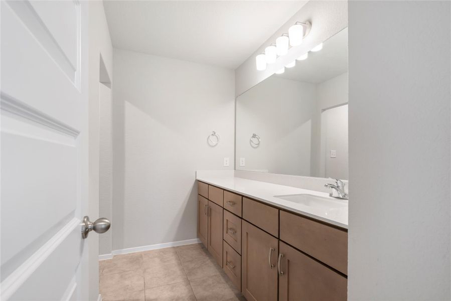 Upstaris Bathroom 2 (Jack and Jill) Upstaris Bathroom 2 (Jack and Jill)