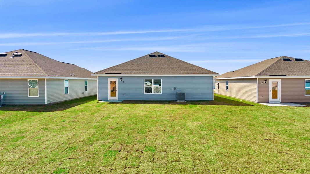 Exterior details and patio area of a home in Liberty, Panama City (Image 4).
