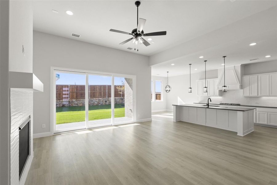 Spacious, unfurnished interior of a new home in Nelson Lake Estates, Rockwall (Image 14). Spacious, unfurnished interior of a new home in Nelson Lake Estates, Rockwall (Image 14).