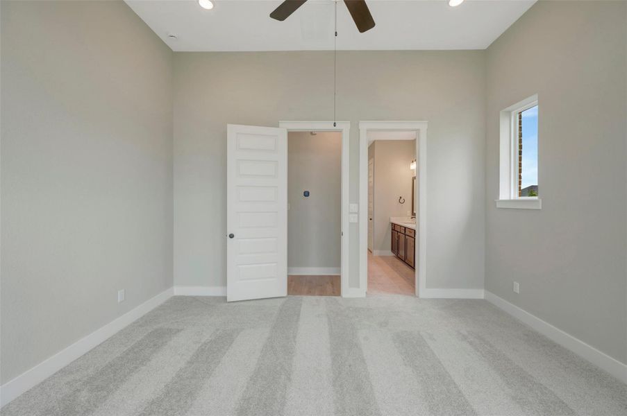 Spacious, unfurnished interior of a new home in Elyson - Reserve Collection, Katy (Image 16).
