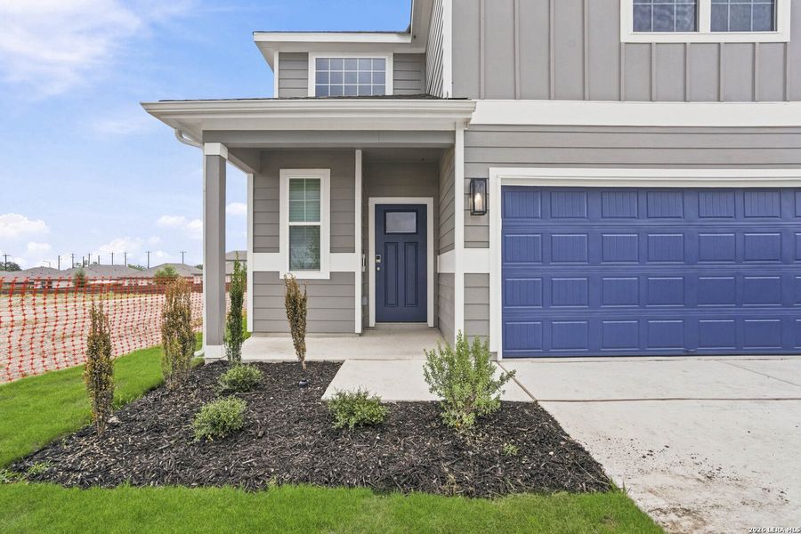 Exterior details and patio area of a home in Abbott Place, St. Hedwig (Image 3).