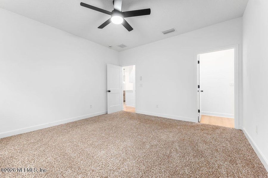 Spacious, unfurnished interior of a new home in , Middleburg (Image 9).