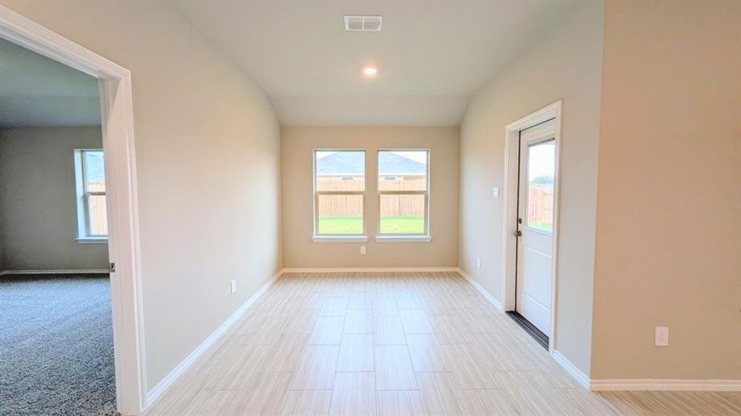 Spacious, unfurnished interior of a new home in Sunnycreek, Fort Worth (Image 18).