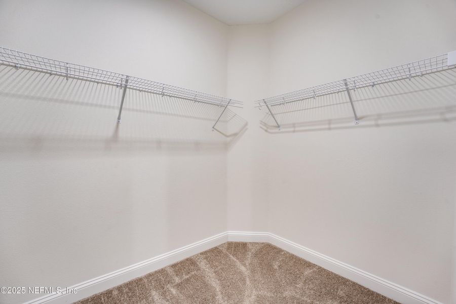 Spacious, unfurnished interior of a new home in , Jacksonville (Image 18).