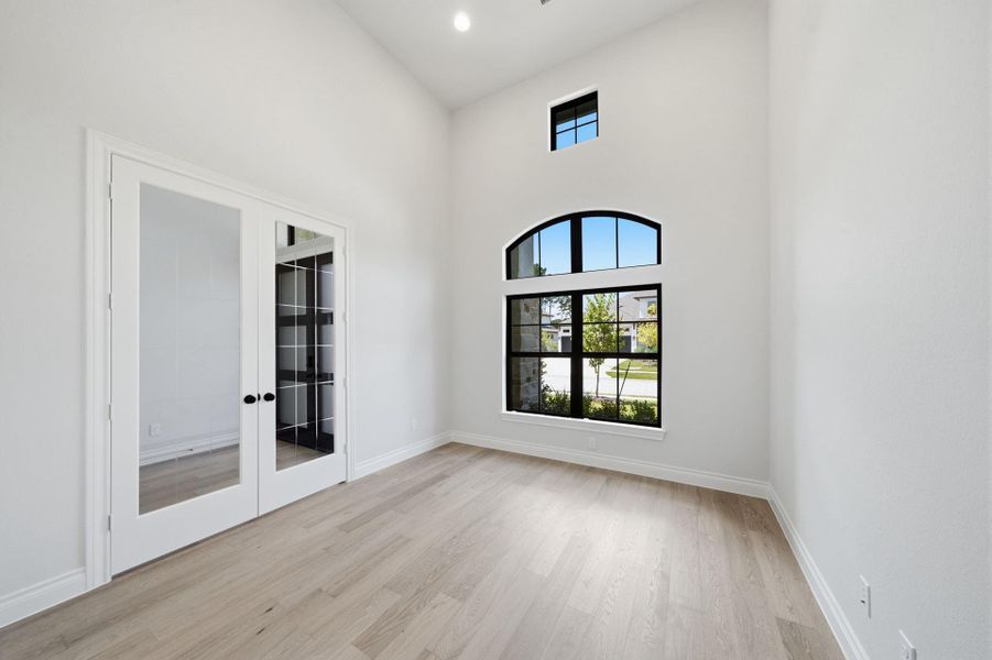 Spacious, unfurnished interior of a new home in Artavia 70′, Conroe (Image 40).