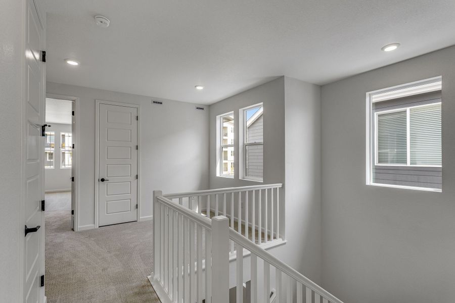 Spacious, unfurnished interior of a new home in Sugar Mill Village, Longmont (Image 15).