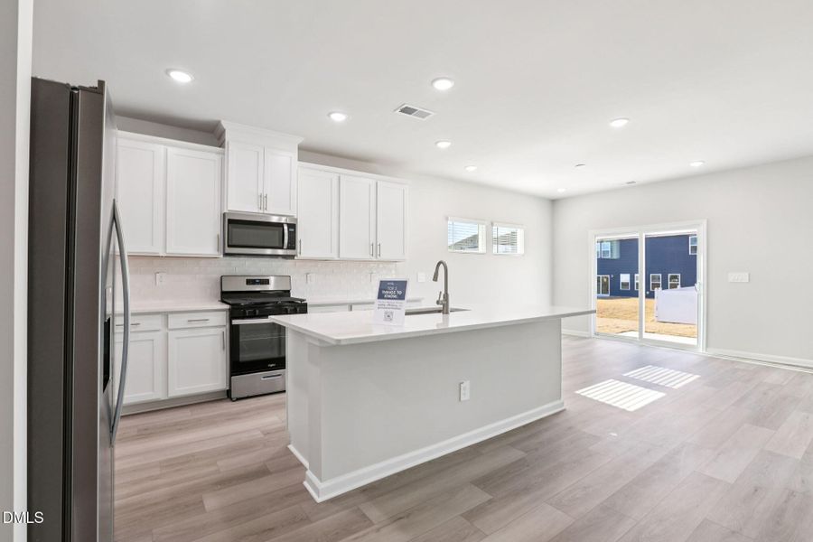 11-web-or-mls-Raleigh- River Glen-38 Hof