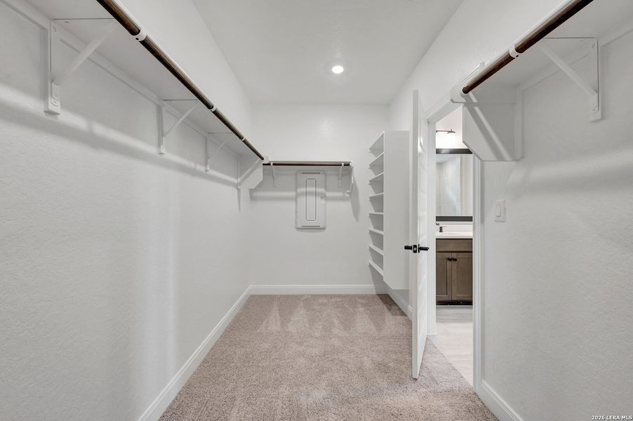 Spacious, unfurnished interior of a new home in Davis Ranch 60', San Antonio (Image 39). Spacious, unfurnished interior of a new home in Davis Ranch 60', San Antonio (Image 39).