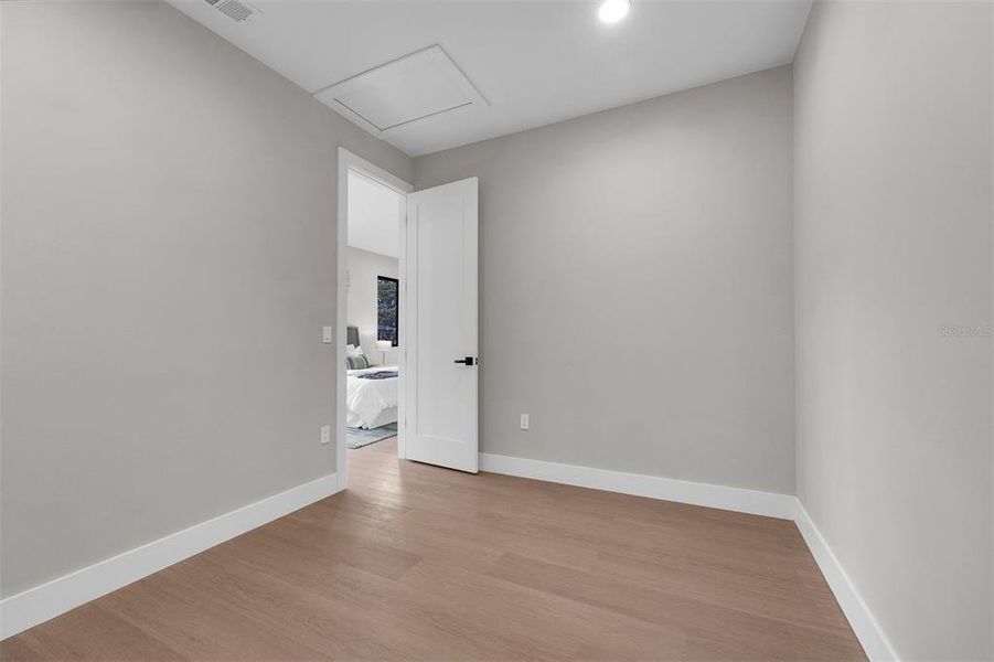Spacious, unfurnished interior of a new home in , Orlando (Image 26).