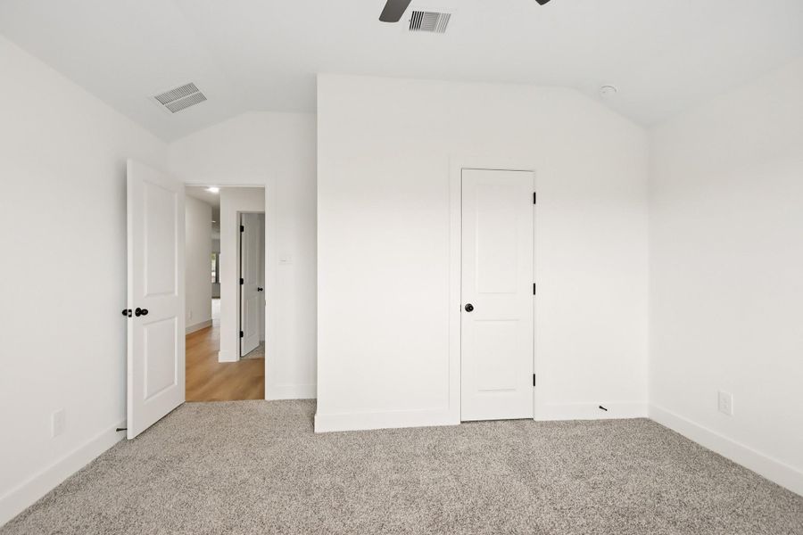 Spacious, unfurnished interior of a new home in Chapel Lakes, Montgomery (Image 15).