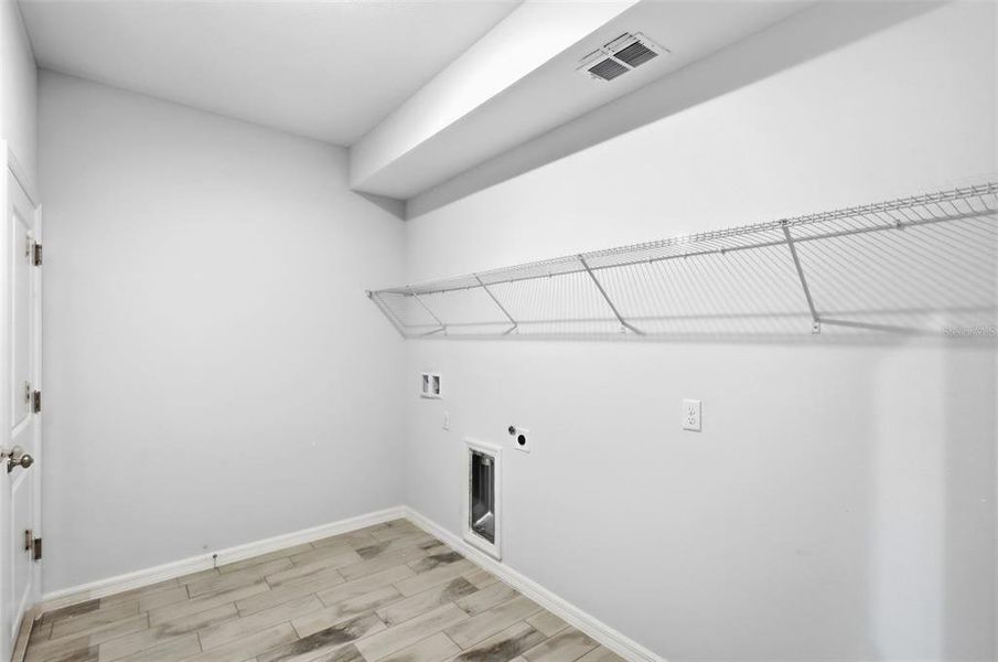 Spacious, unfurnished interior of a new home in , Altamonte Springs (Image 30).
