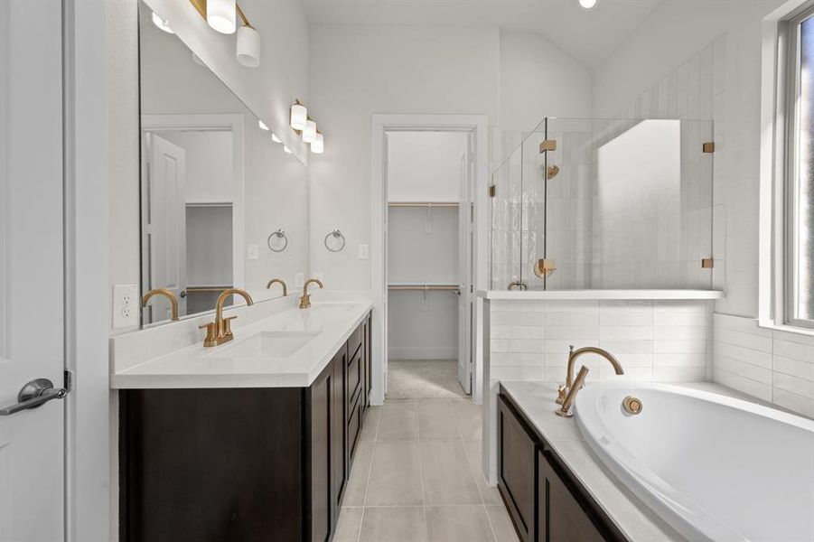 Furnished interior view inside a new home in The Retreat - Phase 1, Waxahachie (Image 10).