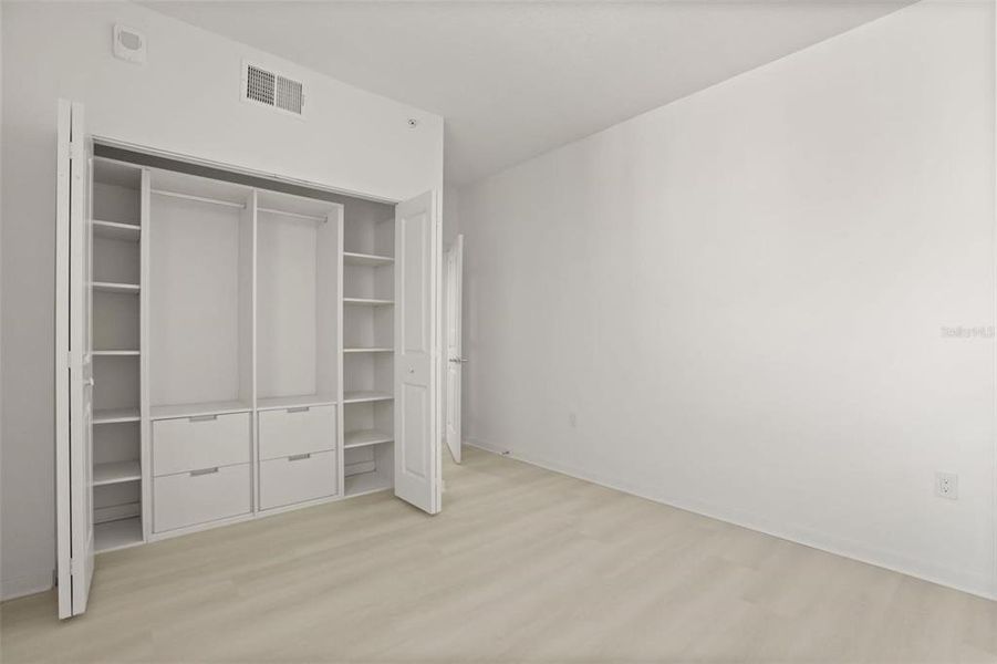 Spacious, unfurnished interior of a new home in , Orlando (Image 23).