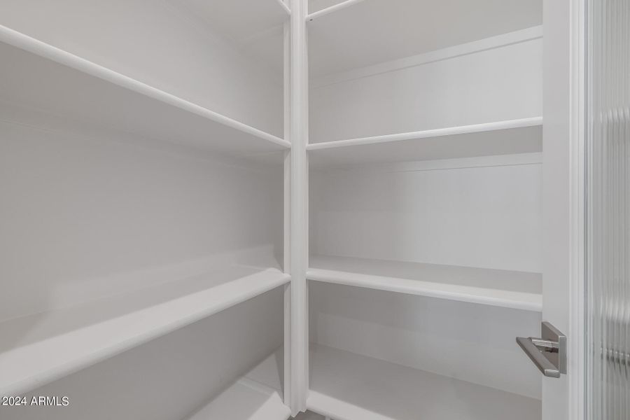 31)PANTRY