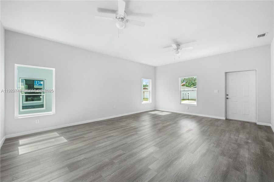 Spacious, unfurnished interior of a new home in , Sebring (Image 26).