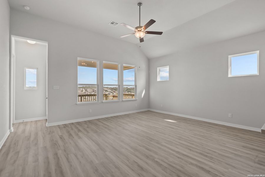 Spacious, unfurnished interior of a new home in Ladera, San Antonio (Image 28).