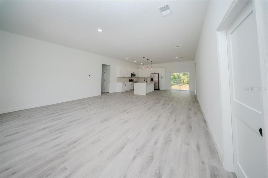 Spacious, unfurnished interior of a new home in , Ocala (Image 15).
