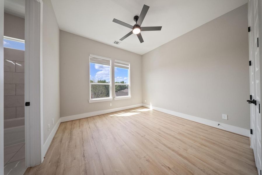 Spacious, unfurnished interior of a new home in Griggs Landing, Houston (Image 17).