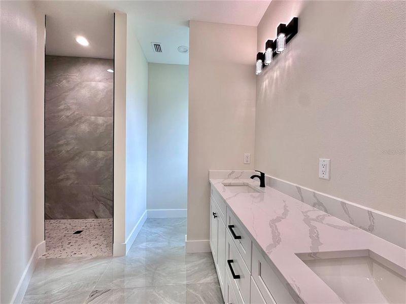 Spacious, unfurnished interior of a new home in , North Port (Image 17).