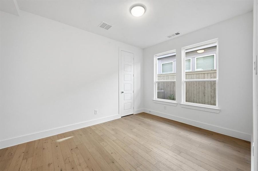 Spacious, unfurnished interior of a new home in Pecan Square, Northlake (Image 15).