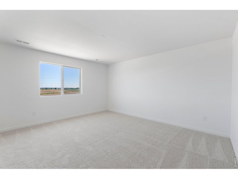 Spacious, unfurnished interior of a new home in Granary, Johnstown (Image 16).