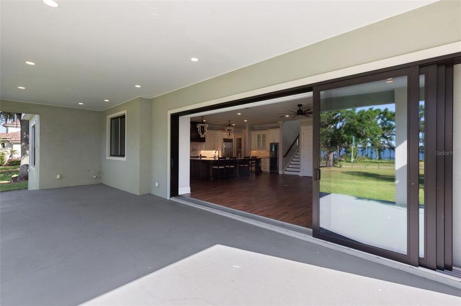 Exterior details and patio area of a home in , Thonotosassa (Image 30).