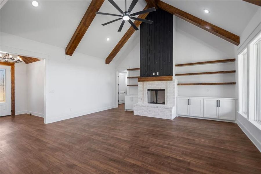 Spacious, unfurnished interior of a new home in , Lindale (Image 20).