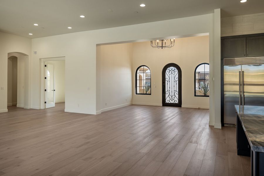 Spacious, unfurnished interior of a new home in Rosewood Highlands at Storyrock, Scottsdale (Image 12).