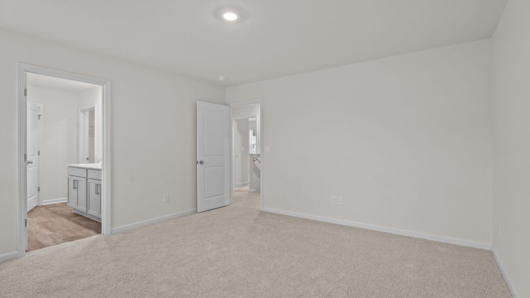 Spacious, unfurnished interior of a new home in Hobbs Farm, Ayden (Image 19).