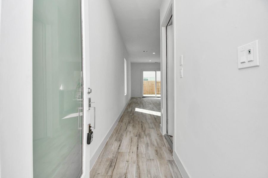 Spacious, unfurnished interior of a new home in Antigua, Houston (Image 22).
