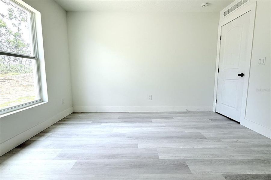 Spacious, unfurnished interior of a new home in , Spring Hill (Image 33).