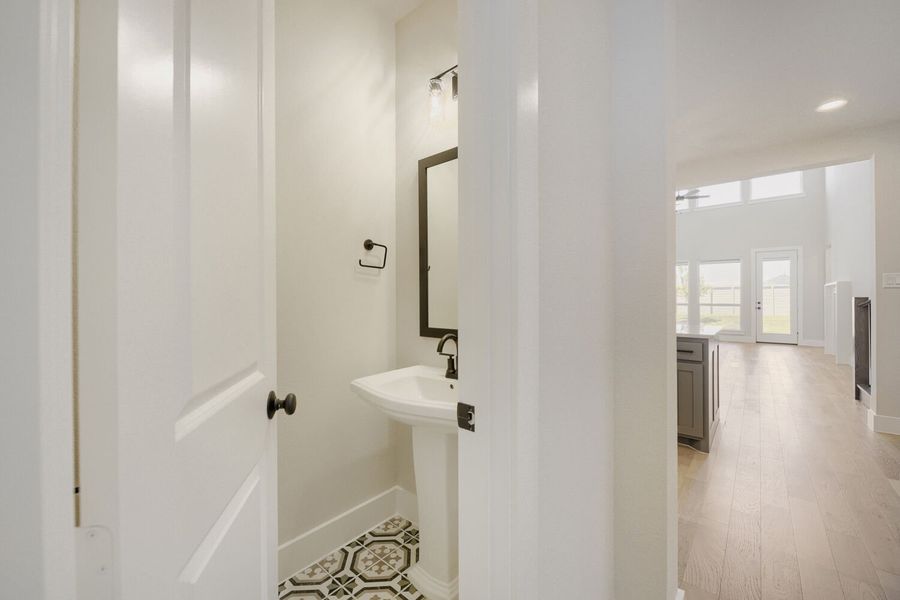9912 Oak Glade - Powder Bathroom 9912 Oak Glade - Powder Bathroom