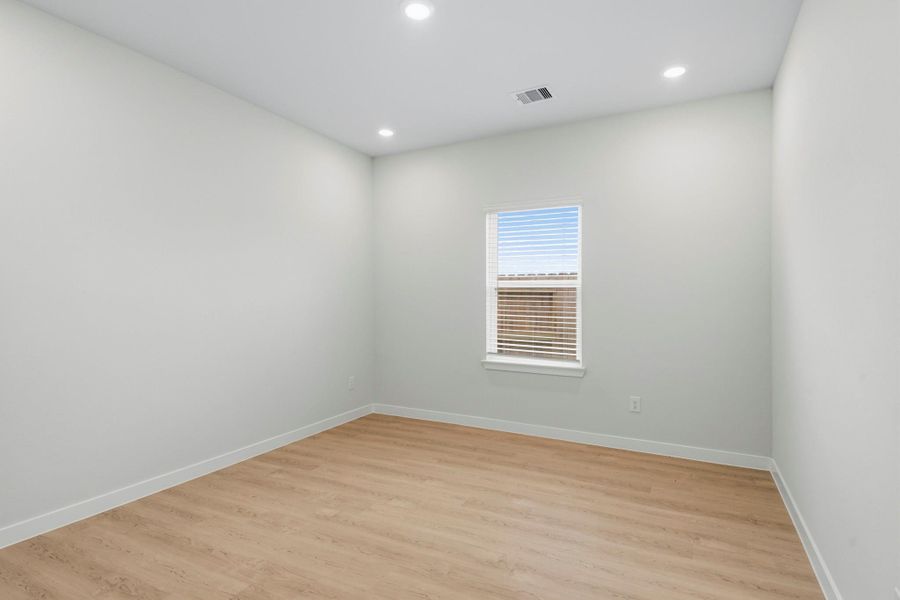 Spacious, unfurnished interior of a new home in Sunterra Lakes, Brookshire (Image 16).