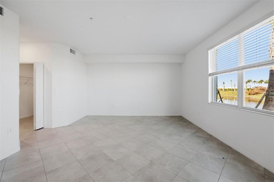 Spacious, unfurnished interior of a new home in Calusa Country Club, Lakewood Ranch (Image 14).