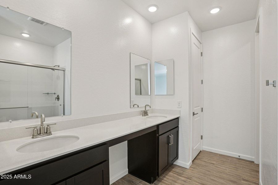 26-web-or-mls-W Brown St-S2910-026