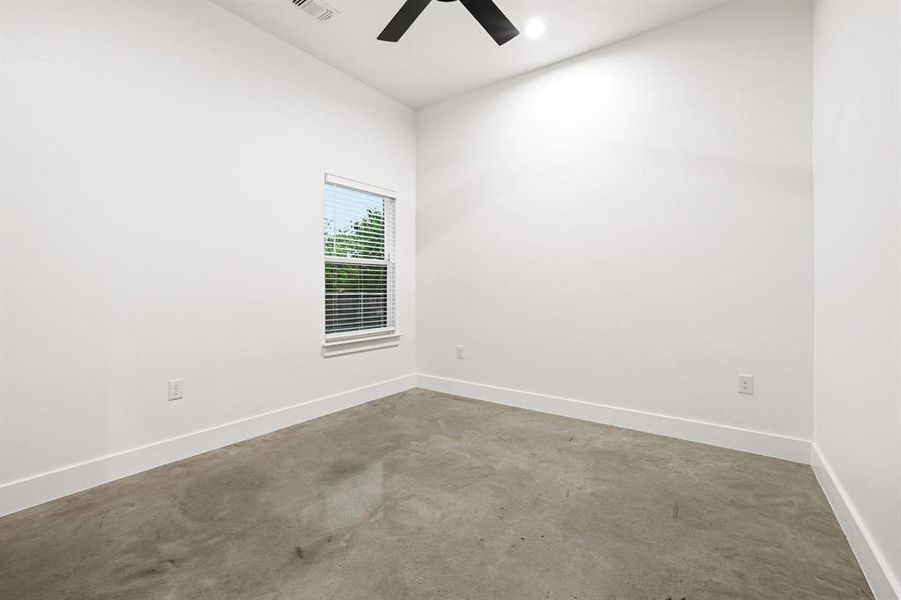 Spacious, unfurnished interior of a new home in , Denison (Image 20).
