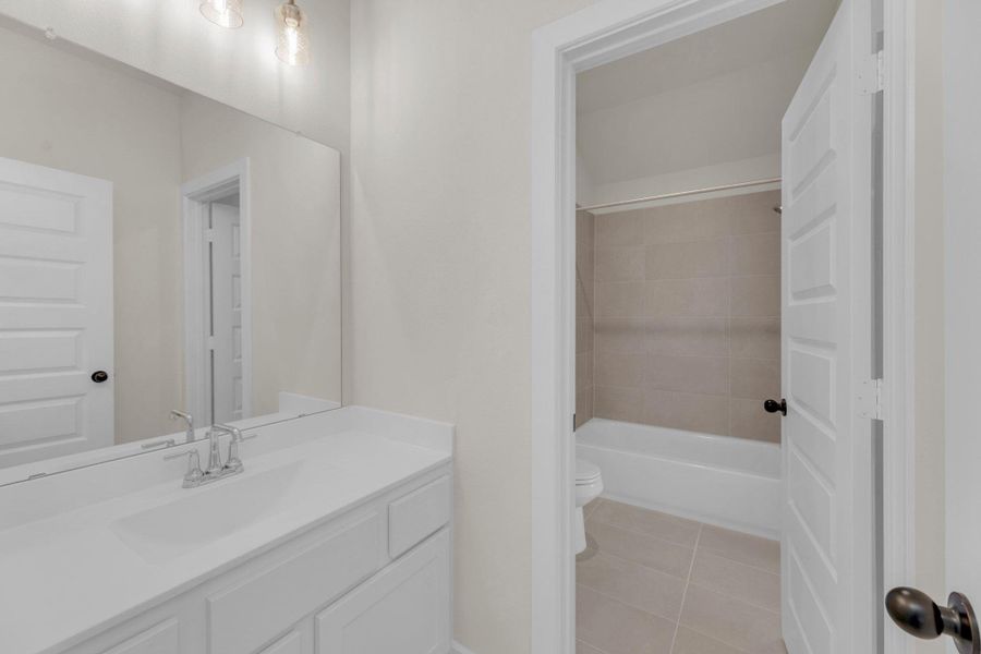 Furnished interior view inside a new home in Flora - 60', Hutto (Image 5).