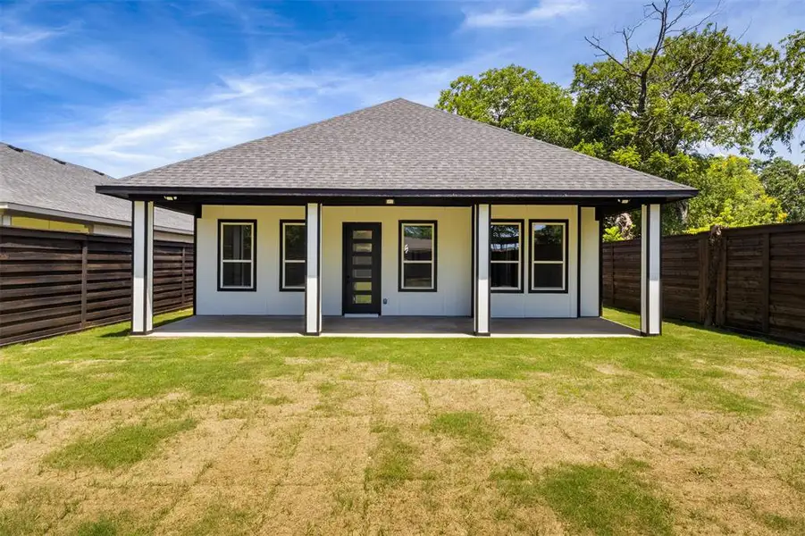 Exterior details and patio area of a home in , Dallas (Image 16).